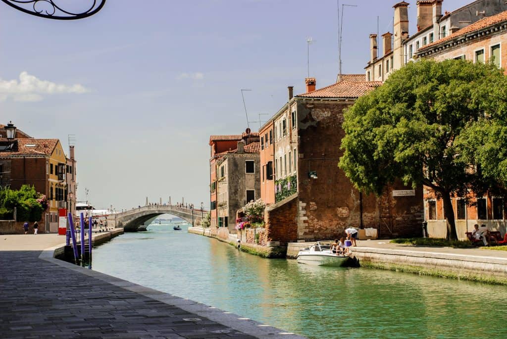 Visita a Venezia: il ponte dell'arsenale. 